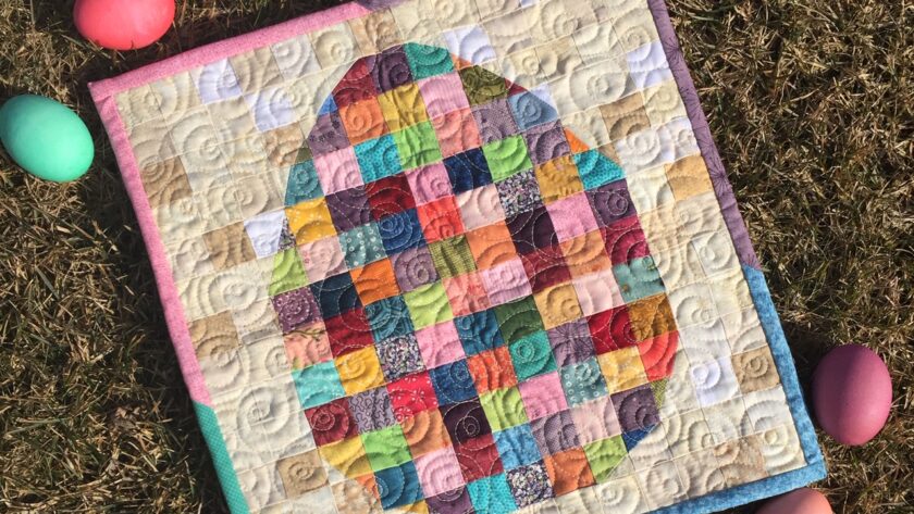 "Easter Egg" is a Free Easter Mini Quilt Pattern Pattern designed by Bonnie from Lake Girl Quilts!