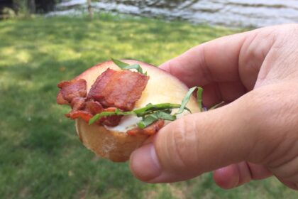 honey ricotta peach crostini