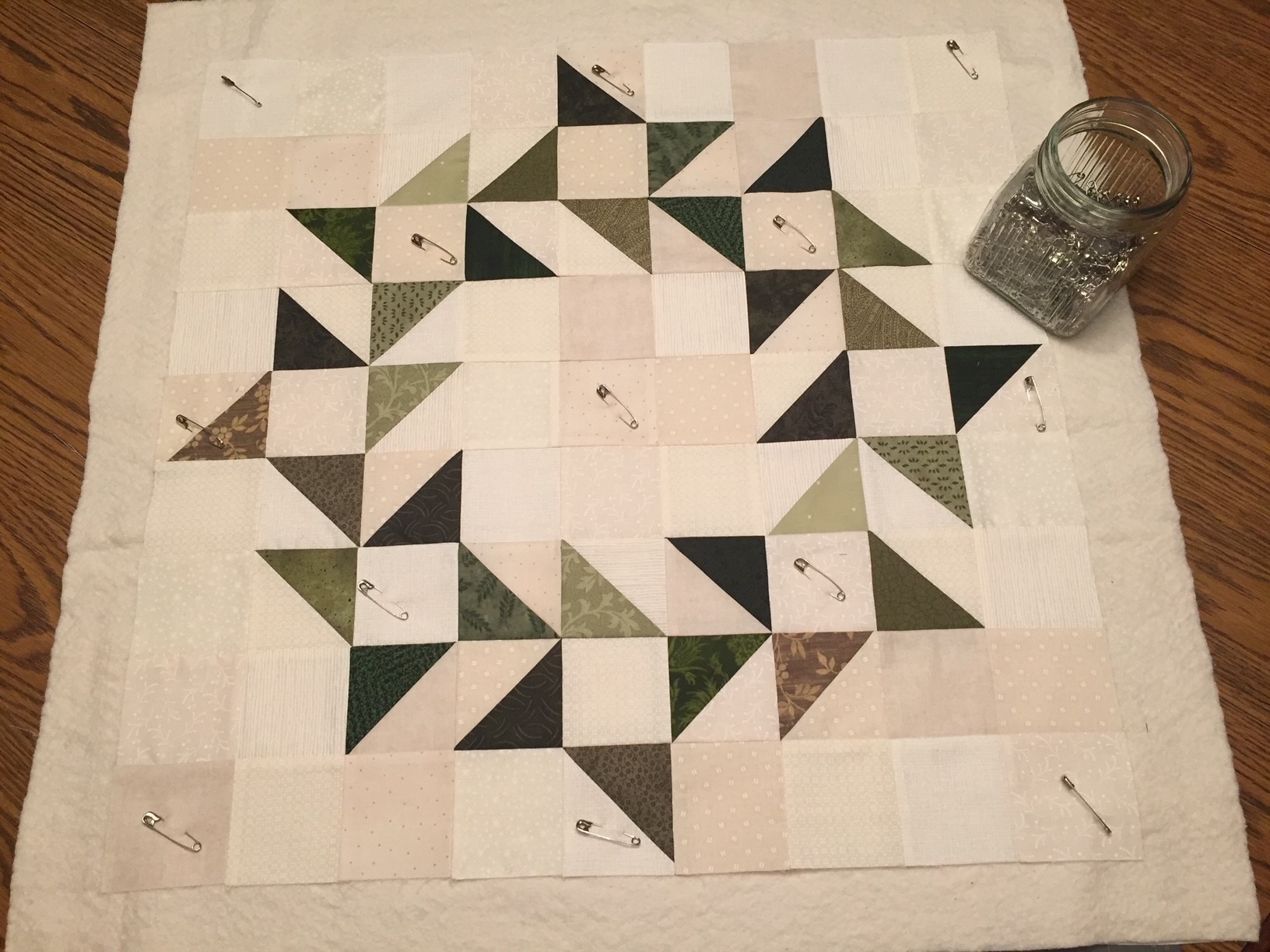 Evergreen Wreath Quilt Easy Pattern for Beginners lakegirlquilts